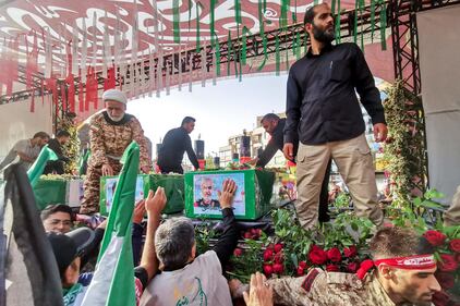 Teheran scende in piazza per i funerali dei "martiri" della guerra dei 12 giorni 6