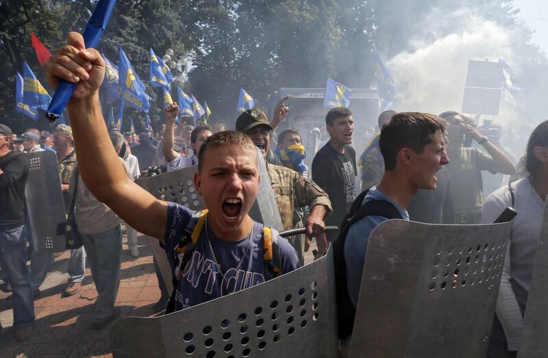 Gli scontri davanti al Parlamento di Kiev 7