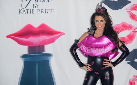 Katie Price, aka Jordan, da modella bombastica alla riduzione del seno 8