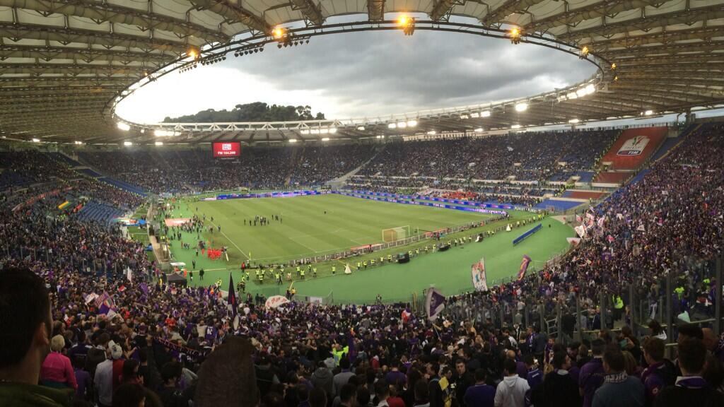 Il sottosegretario va a vedersi il derby con l'auto blu