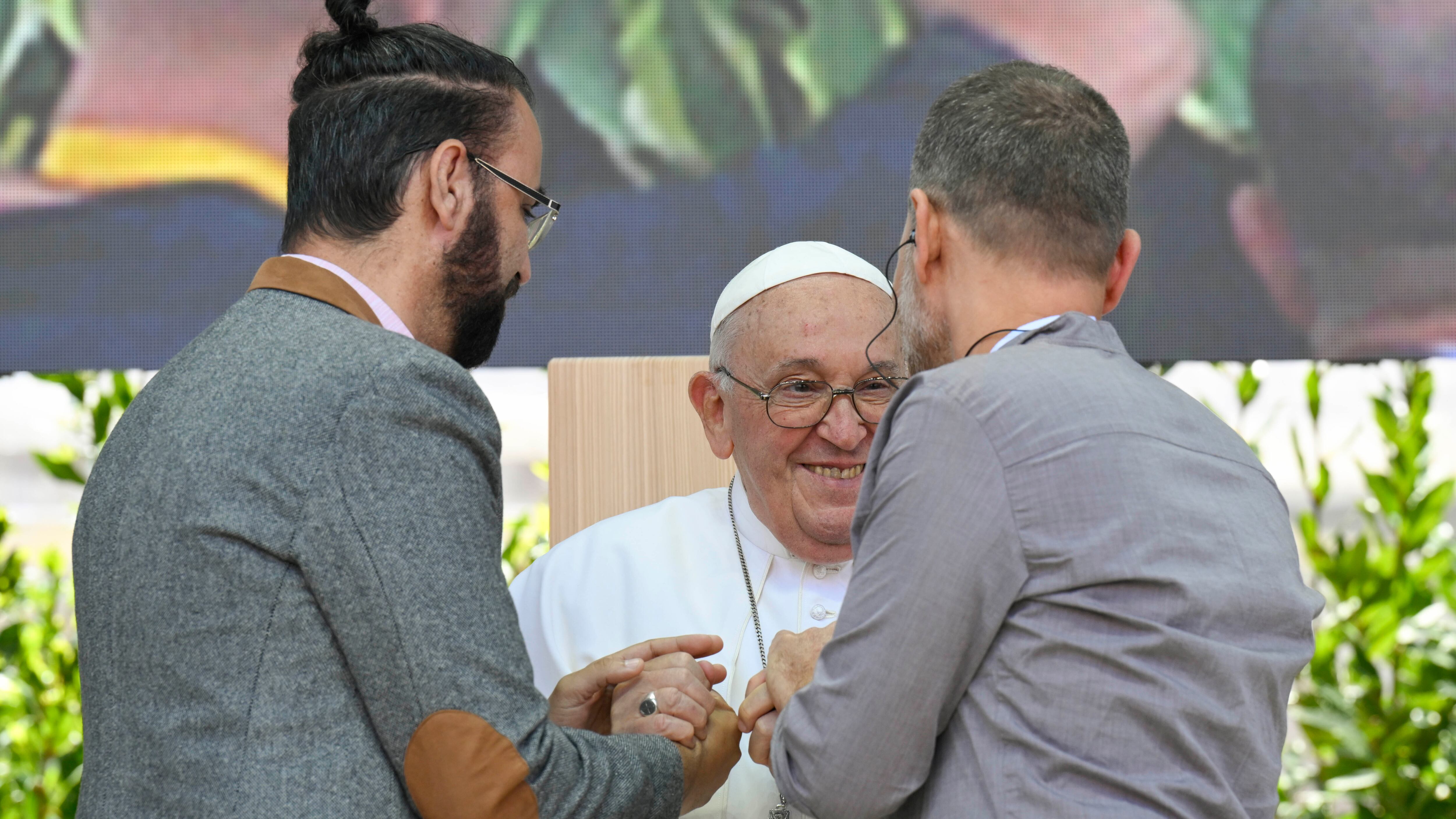 L'israeliano, il palestinese e l'abbraccio con il Papa