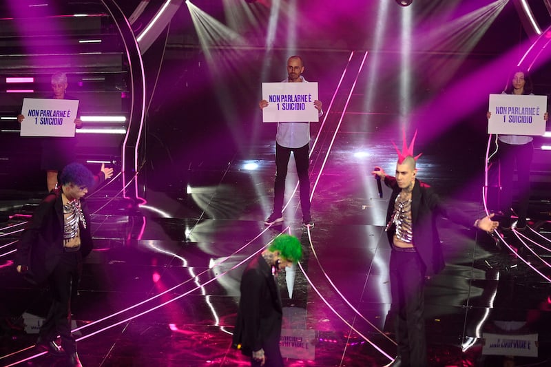 Sanremo 2024: ecco il look della prima serata del Festival dei Le Sad 4