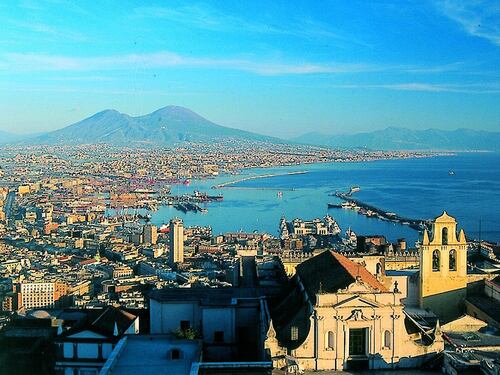 I turisti rivalutano Napoli: la quinta città europea nella top ten di Tripadvisor
