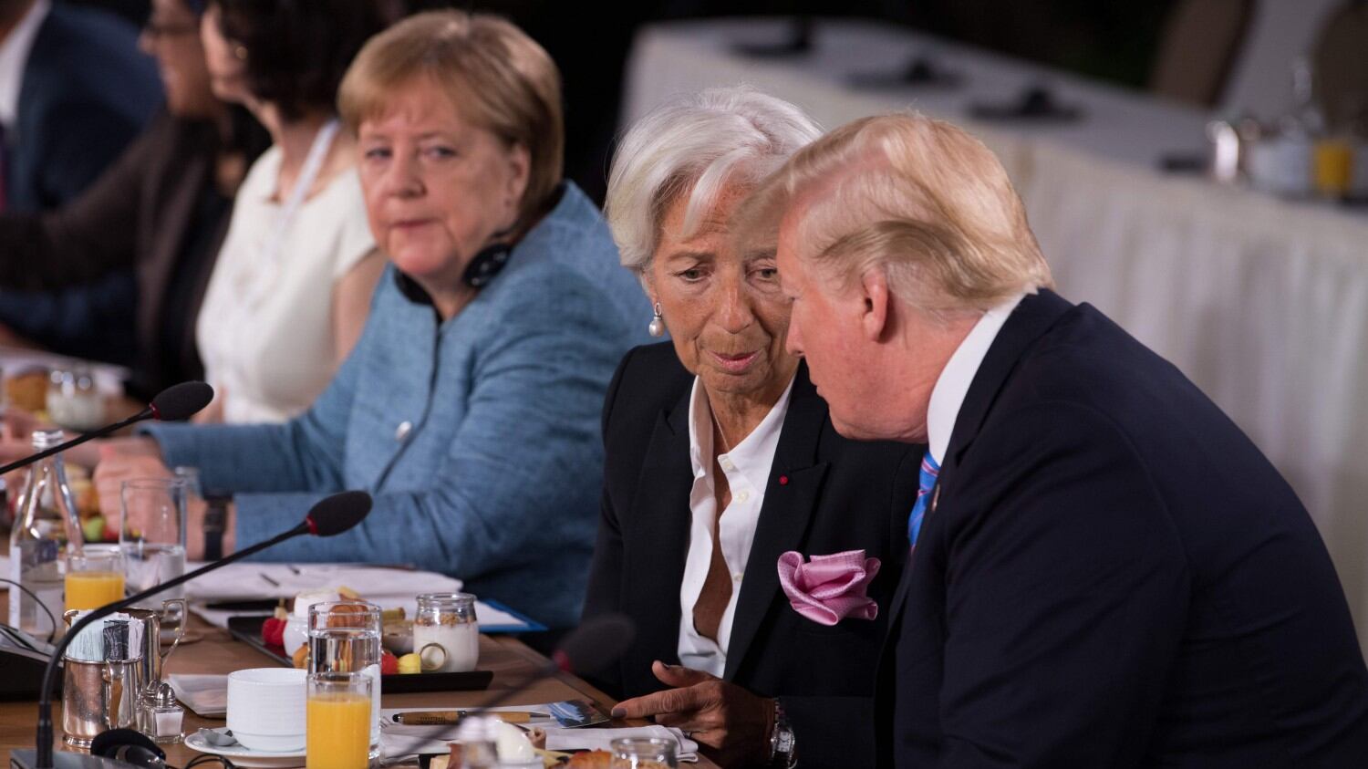 G7, documento comune sui dazi. Ma Macron e Merkel: "Non basta"
