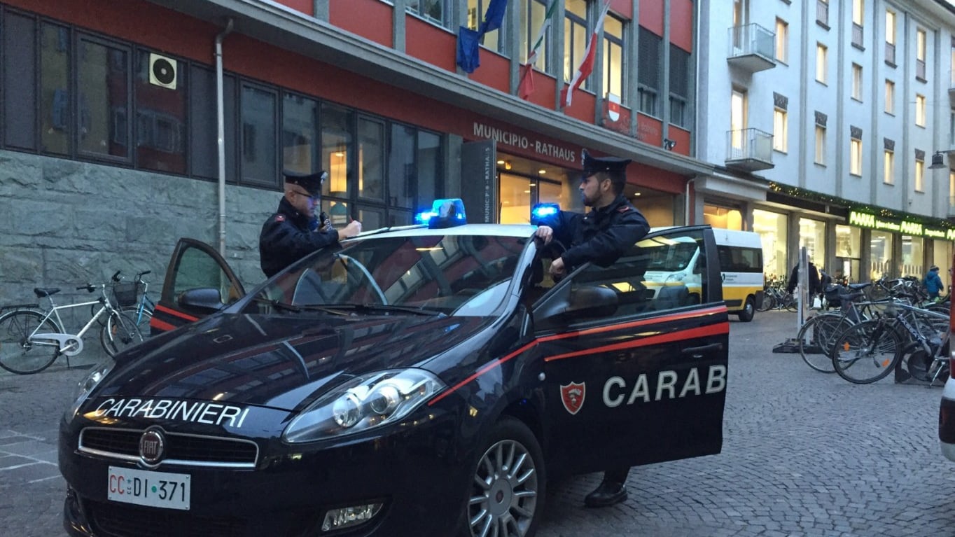 Soldi e abiti griffati a baby gigolò: 9 arresti a Milano