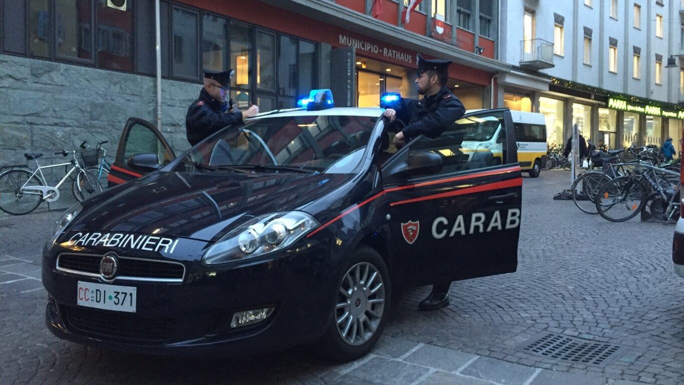 Soldi e abiti griffati a baby gigolò: 9 arresti a Milano