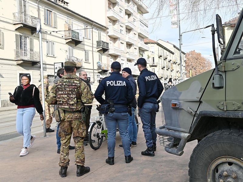 Il governo Meloni blinda le piazze e ferma i devastatori: tutti i numeri della stretta sui violenti