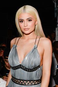 Kylie Jenner sexy in bianco 27