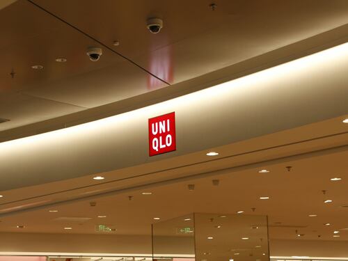 Due bulgare arrestate da Uniqlo, derubavano 85enne con difficoltà motorie