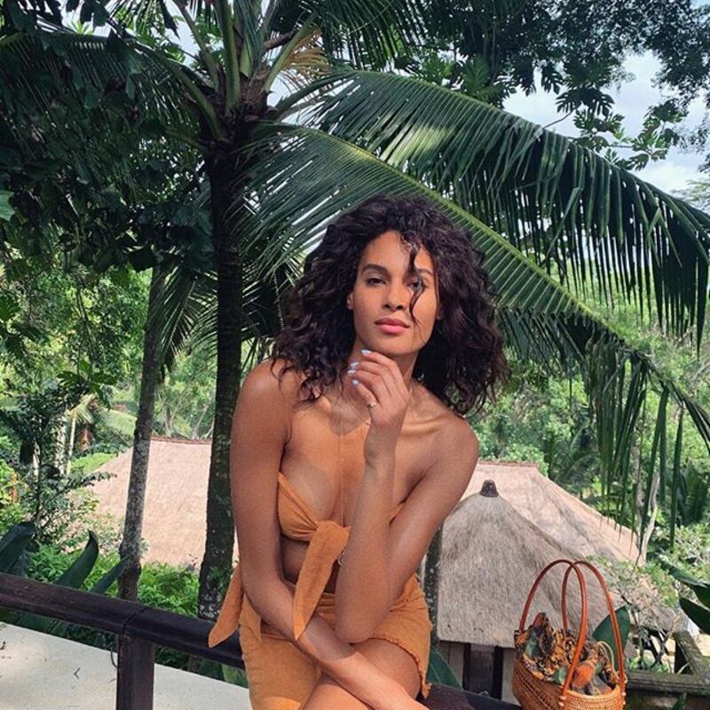Cindy Bruna pizzicata tra le braccia di Verratti: gli scatti della modella francese 5