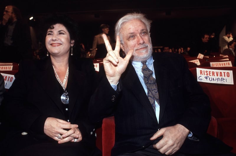 Luciano De Crescenzo, la vita e il cordoglio in foto 9