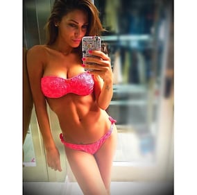 Anna Tatangelo: bikini esplosivo al mare 16