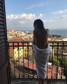 Pamela Prati nuda sul balcone 1