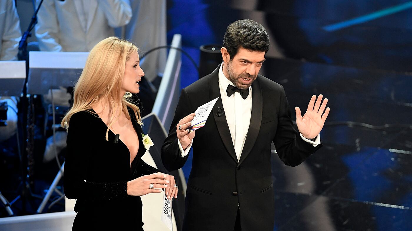 E Favino si laurea a sorpresa showman: "Sono riuscito a prendermi in giro"