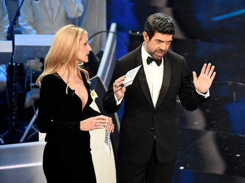 E Favino si laurea a sorpresa showman: "Sono riuscito a prendermi in giro"