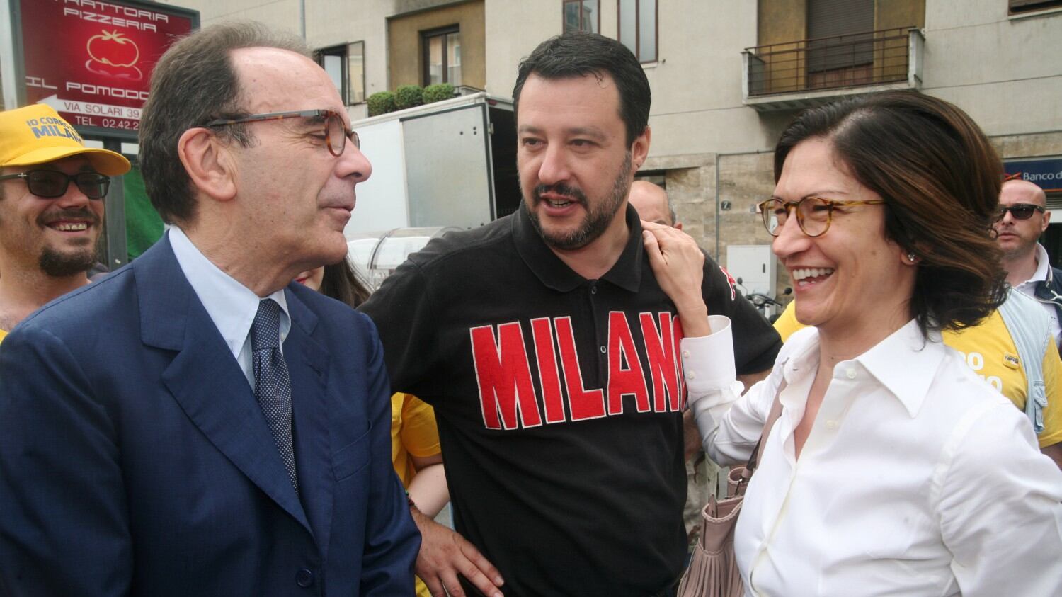 Parisi e Salvini sempre più lontani: "No alle tue ruspe". "Sei voltagabbana"
