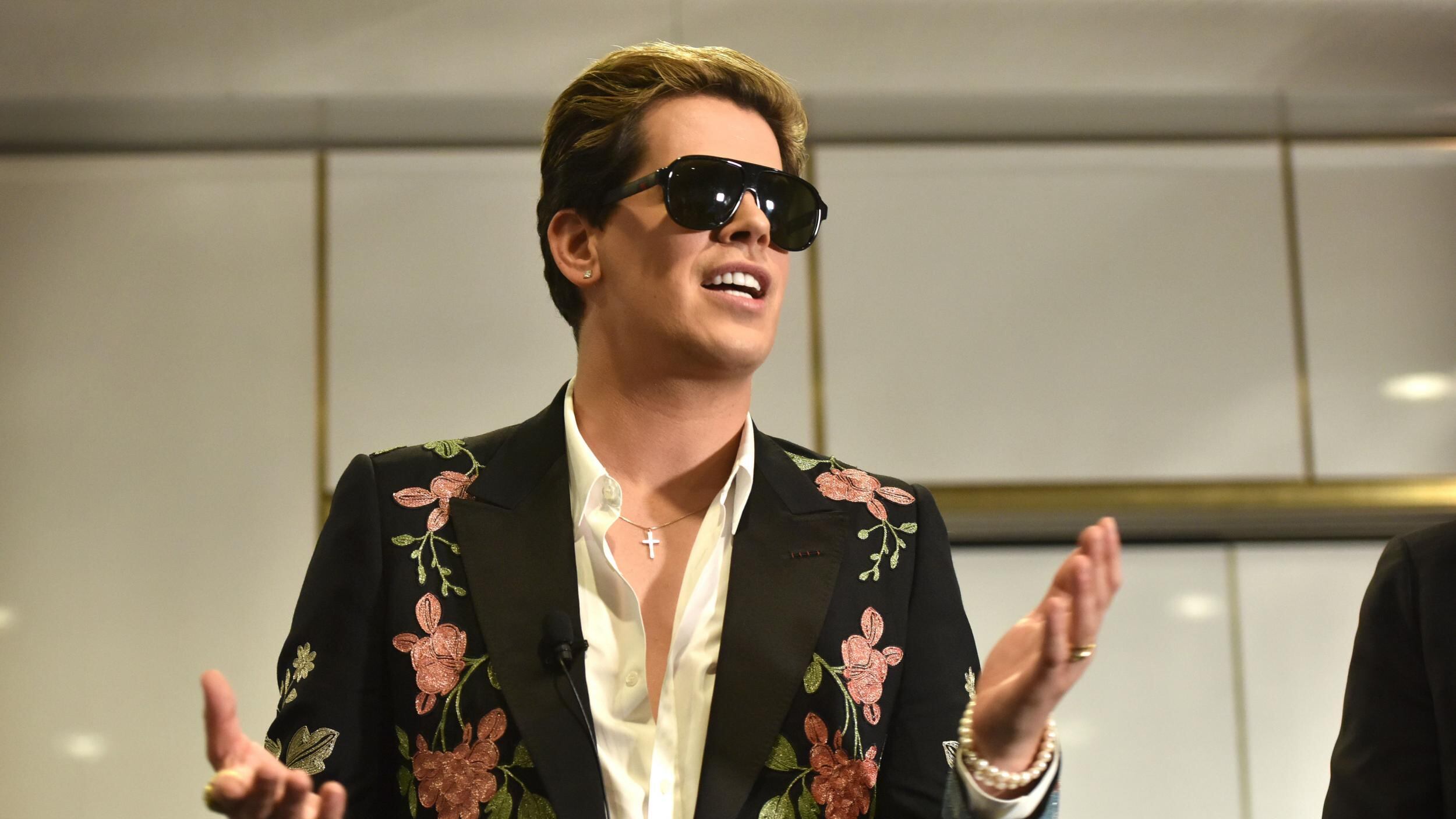 Ora il gay Milo Yiannopoulos guida l'etero pride