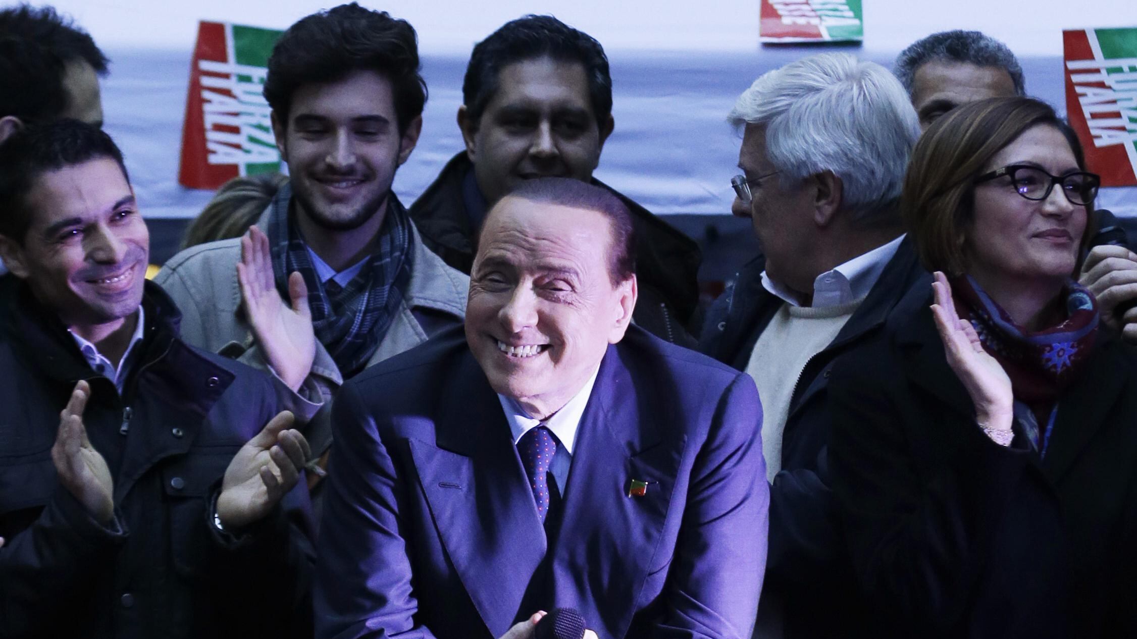 "Io rischio". Berlusconi rifonda Forza Italia