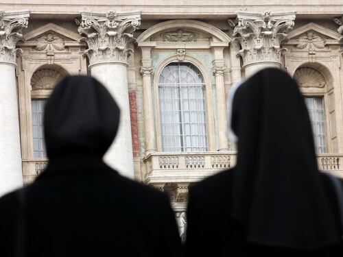 Calci e pugni in chiesa alla suora: arrestato nigeriano di 27 anni a Roma