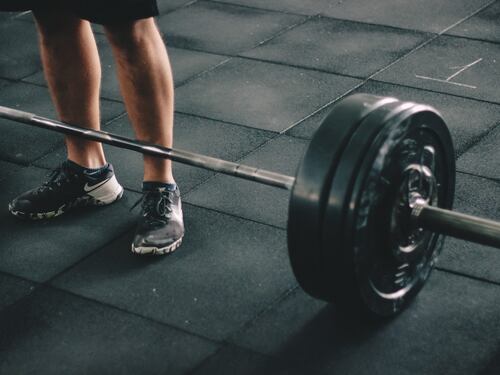 Comprava testosterone al compagno atleta coi soldi dell'ex marito