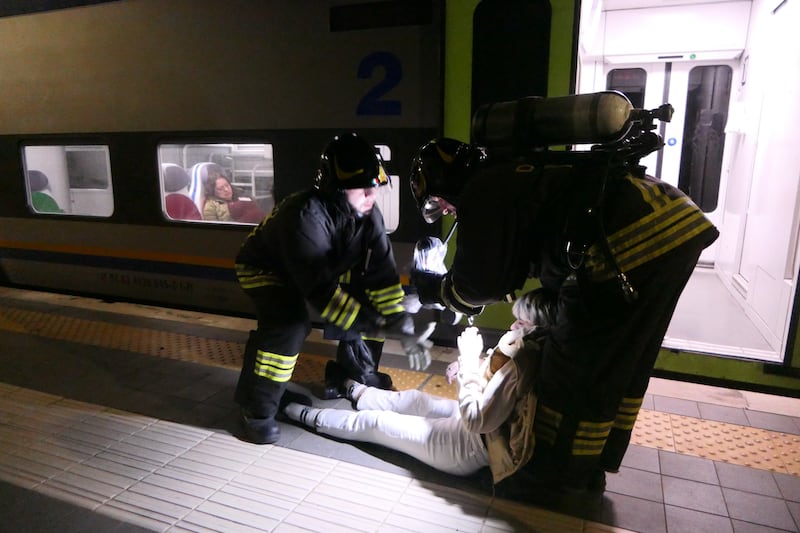 Stress-test per il Giubileo 2025: l'incendio in stazione con 70 feriti. Le immagini dei soccorsi 5