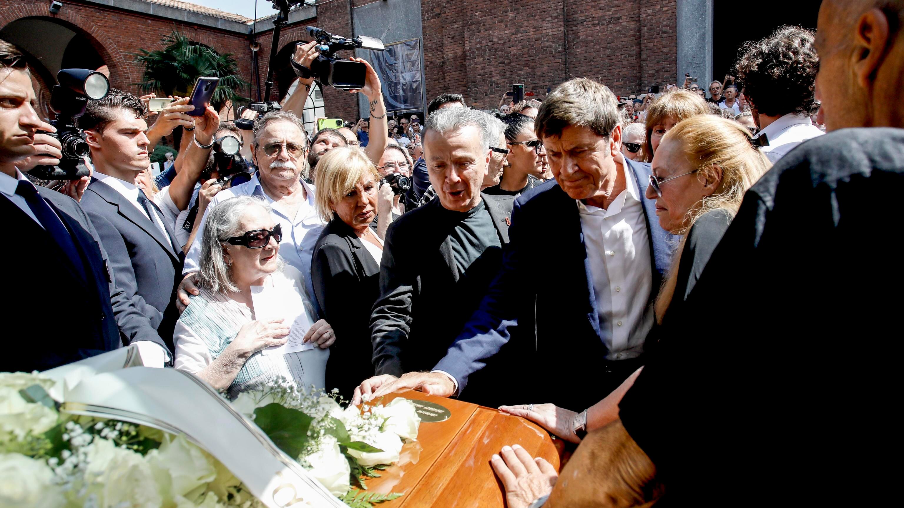 "Pochi colleghi, sono dispiaciuto". La frecciata di Pupo ai funerali di Toto Cutugno