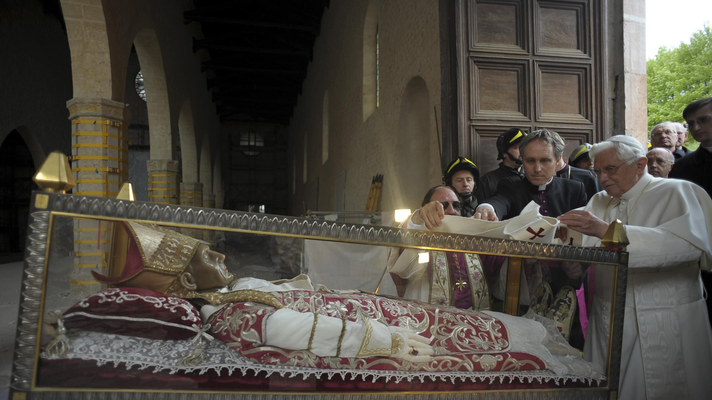 Celestino, il papa che per "viltade fece il gran rifiuto"