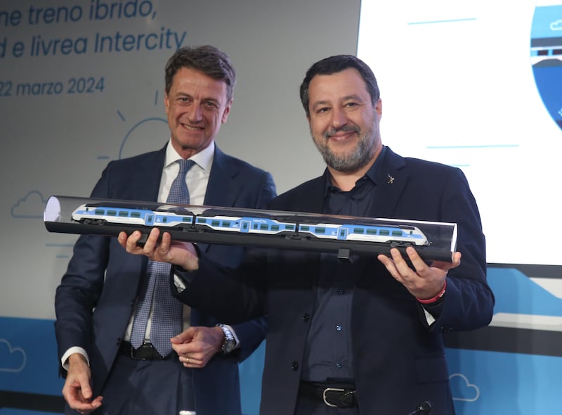 I nuovi treni ibridi Intercity 8
