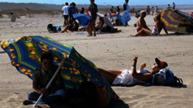 La Versilia in trincea, vigilantes in spiaggia: "Qui ormai è guerra"