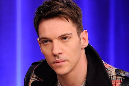 Jonathan Rhys-Meyers: rehab inutile, ancora vittima dell'alcool 8