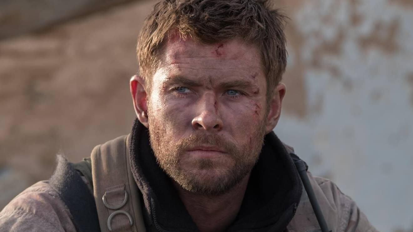 "12 Soldiers", western bellico che celebra l'eroismo Usa