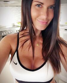Natalie Weber, le foto più sexy della moglie di Mauro Zarate 9