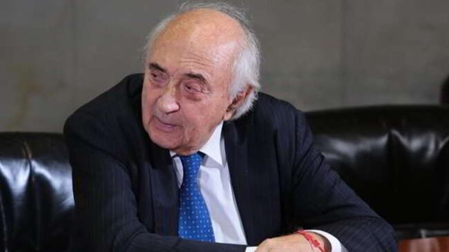 Ferlaino in ospedale: "Sono caduto...". Paura per l'ex presidente del Napoli