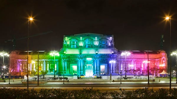 Dopo la scritta Family Day sul Pirellone, una petizione per la stazione arcobaleno