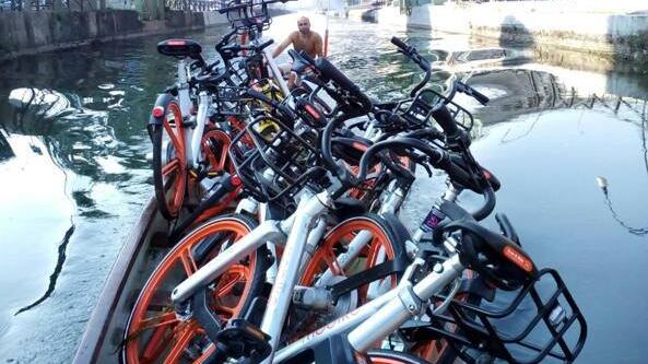 Bici o giornali, quel che è gratis non ha valore