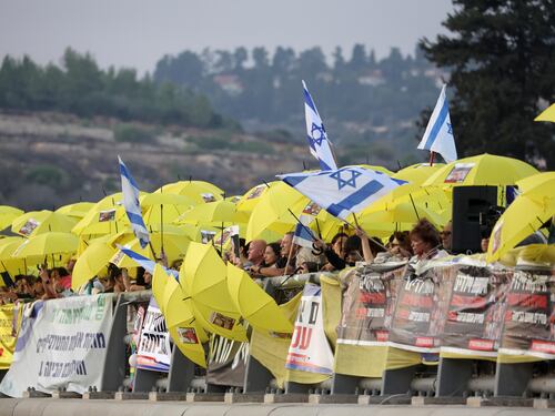 Tregua e ostaggi liberi, è il giorno della verità. Bibi parla al Paese. "Ora portiamoli a casa"