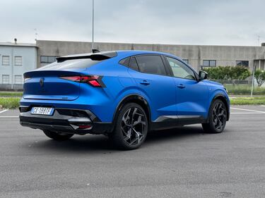 Renault Rafale plug-in: guarda la gallery del suv da 300 CV 1