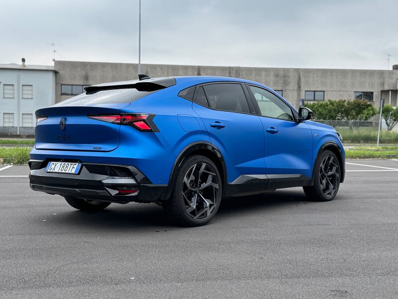 Renault Rafale plug-in: guarda la gallery del suv da 300 CV 1