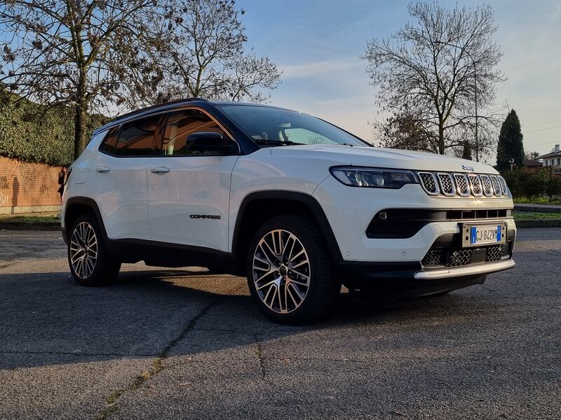 Jeep Compass 4XE, guarda le foto del suv ibrido plug-in 5