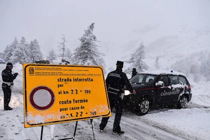 Maltempo, strade interrotte a Cervinia 18