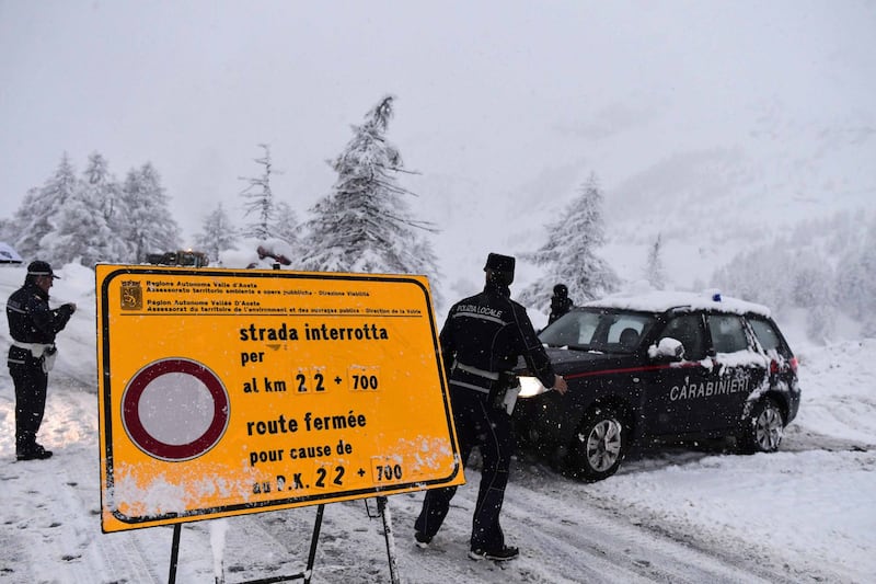 Maltempo, strade interrotte a Cervinia 18