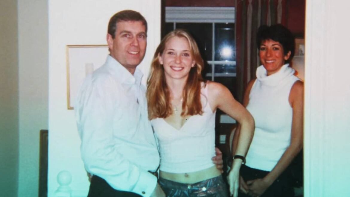 Il mistero della foto che incastra il principe Andrea: "È scomparsa"