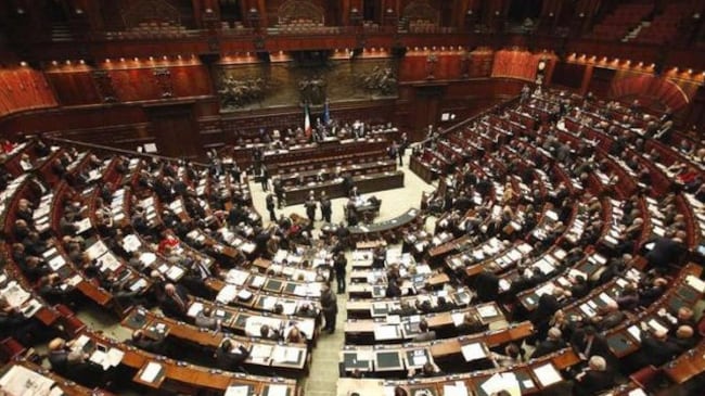 Sondaggio, il Pdl risale. Renzi doppia Letta ma il Paese è senza maggioranza