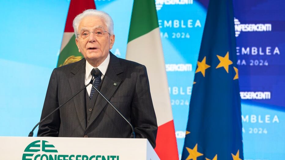 Mattarella: “La conflittualità politica ostacola lo sviluppo economico”