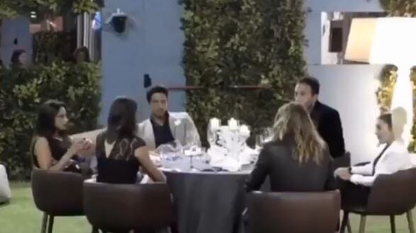 Gf, Simone fa i complimenti a Lucia e lei gli ride in faccia: "Mi irrito solo a guardati"