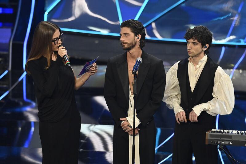 Sanremo 2024: ecco il look della terza serata del Festival dei Santi Francesi  2