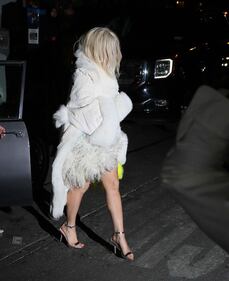 Lady Gaga fuori di seno a New York 9