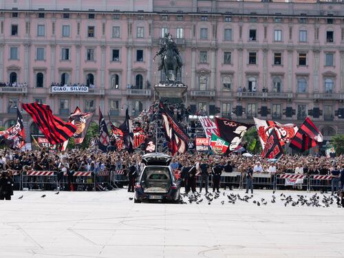 L'Italia si ferma per il Cav: share oltre il 70% per i funerali in diretta