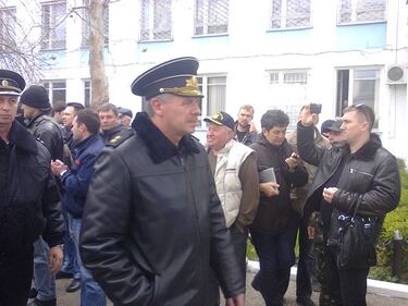 ESCLUSIVA: L'assalto alla base della Marina ucraina fotografata dal miliziano filo russo Maxim Lobinetsky 6