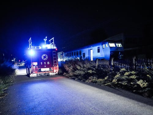 Treno regionale travolge e uccide 5 operai nel Torinese: sfrecciava a oltre 100 km/h